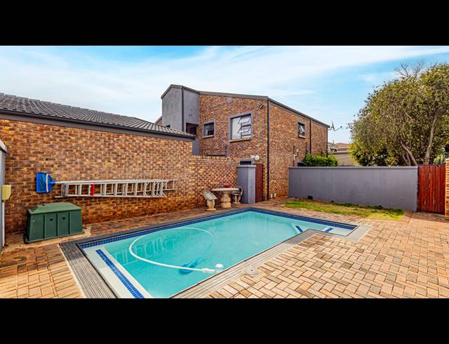 2 BEDROOM APARTMENT TO LET IN FAIRLAND